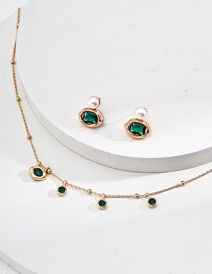 Sleek Sparkle: Silver Zircon Necklace